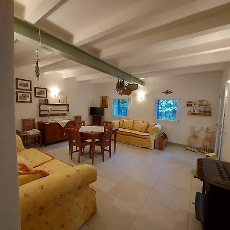 La Casa Delle Ali Holiday home *